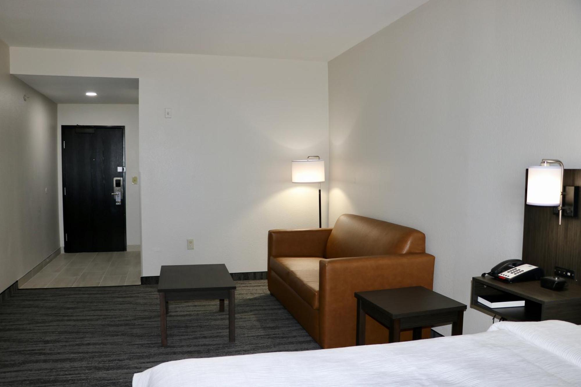 Quality Inn & Suites Буда Экстерьер фото