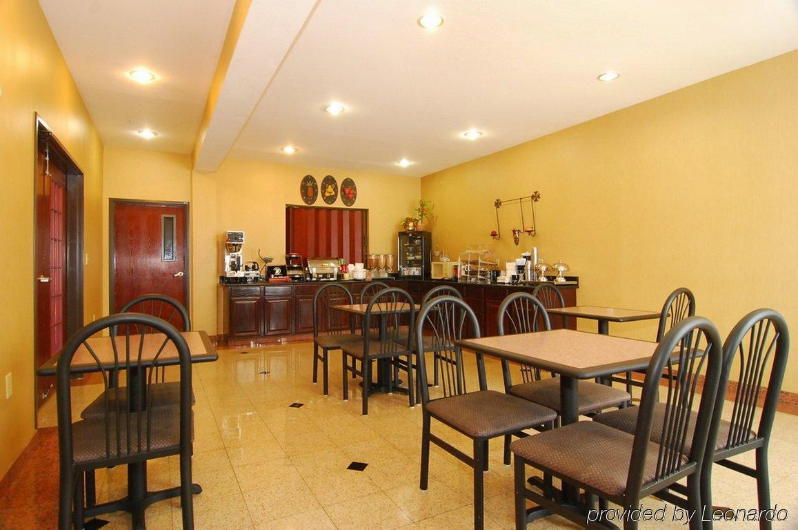 Quality Inn & Suites Буда Ресторан фото