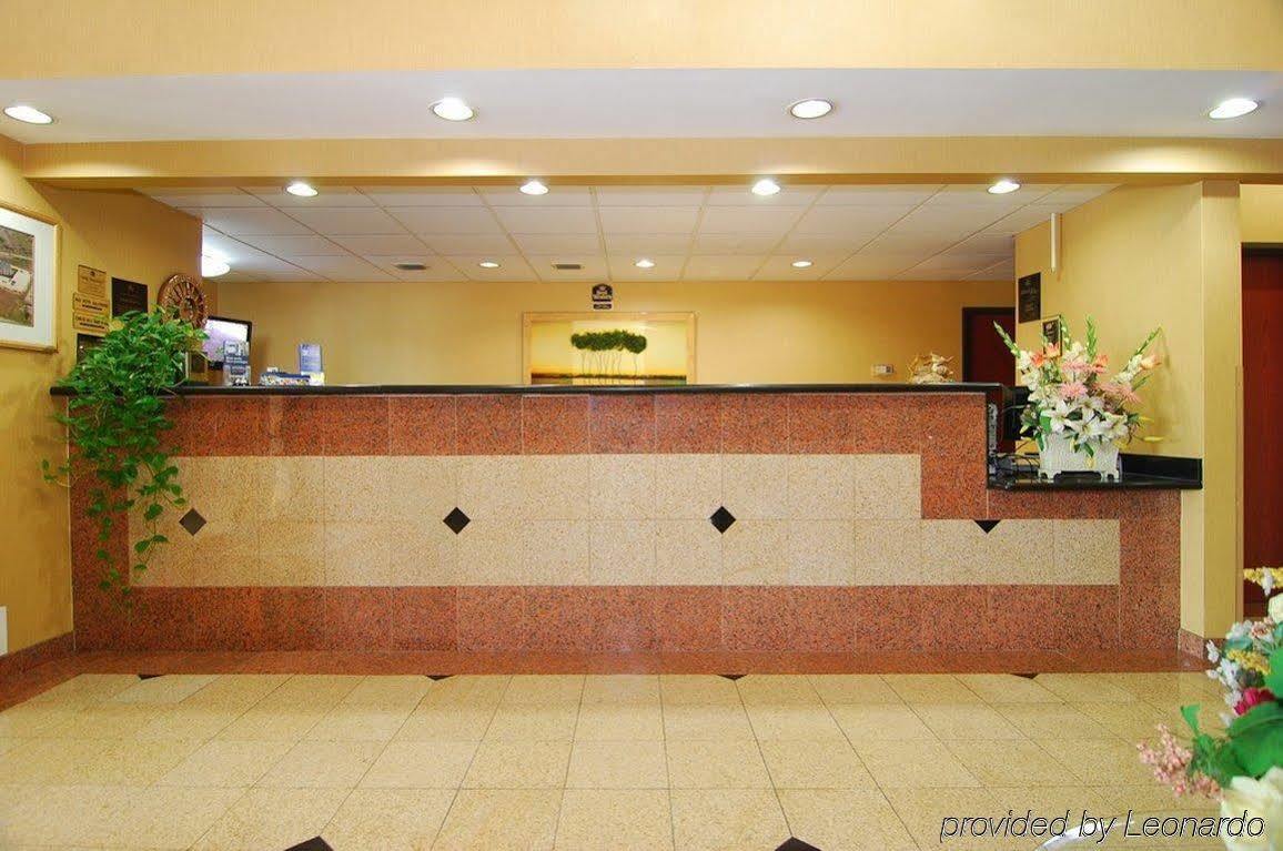 Quality Inn & Suites Буда Экстерьер фото