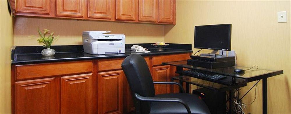 Quality Inn & Suites Буда Экстерьер фото